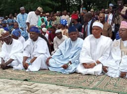 Governor Ibikunle Amosun of Ogun State (middle), Commissioner, Ogun State Police Command, CP Ahmed Iliyasu (right), former military Administrator of Ogun State, Navy Capt. Rasheed Raji (2nd right), Baba Adinni of Yoruba land, Alhaji Sarafa Ishola (2nd left) and Chief Medical Director, Federal Medical Center (FMC), Abeokuta, Prof. Musa Olomu, during the Eid-el-Kabir prayer at the Lantoro Praying Ground, Abeokuta . . . on Tuesday, August 21, 2018.