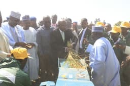 Governor, Central Bank of Nigeria, Mr Godwin Emefiele,( flanked to the left by) Acting Director, corporate communications CBN, Mr Isaac Okorafor, Kebbi state Governor, Senator Abubakar Atiku Bagudu, Jigawa state Deputy Governor, Alhaji Ibrahim Hassana, demonstrating threshing of rice in Auyo local Government Area of Jigawa State on Thursday, Nov. 10, 2016. 
