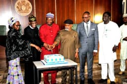 L-R: Minister of State Budget and National Planning Zainab Ahmed; Minister of Information and Culture All. Lai Mohammed; Publisher Frontiersnews Mr. Horatius Egua; Minister of Labour and Employment Dr Chris Ngige; Minister of Petroleum Resources Dr. Ibe Kachikwu and Special Adviser (SA) Media and Publicity to President Muhammadu Buhari, Mr Femi Adesina during the cutting of the 50th birthday celebration of Mr. Egua, at the Presidential Villa,  Abuja, on Wednesday.
