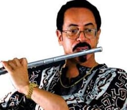 Photo shows Tee Mac 