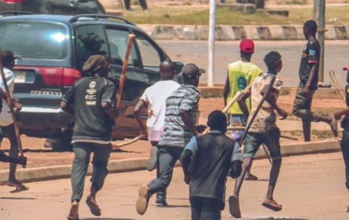 Edo 2024: Thugs assault PDP lawyers, forensic experts, others at INEC office 