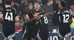 Five-Star Arsenal climbs to second place after crushing West Ham 