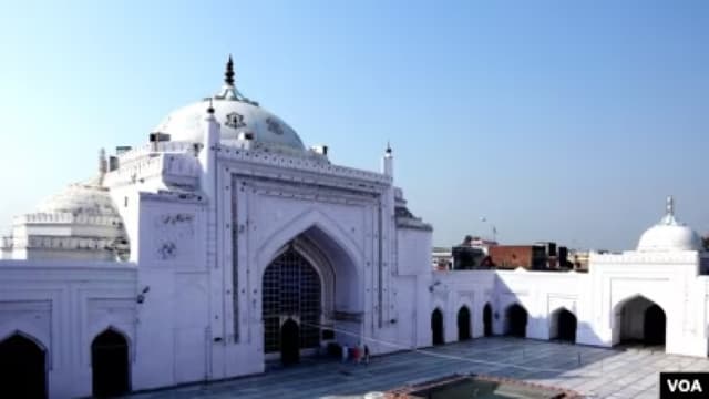 India’s top court weighs in on mosque–temple controversy