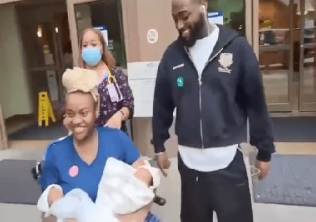 Why Nigerians prefer to give birth abroad ? Davido