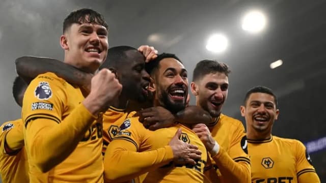 Cunha scores from corner as Wolves beat 10-man Man Utd