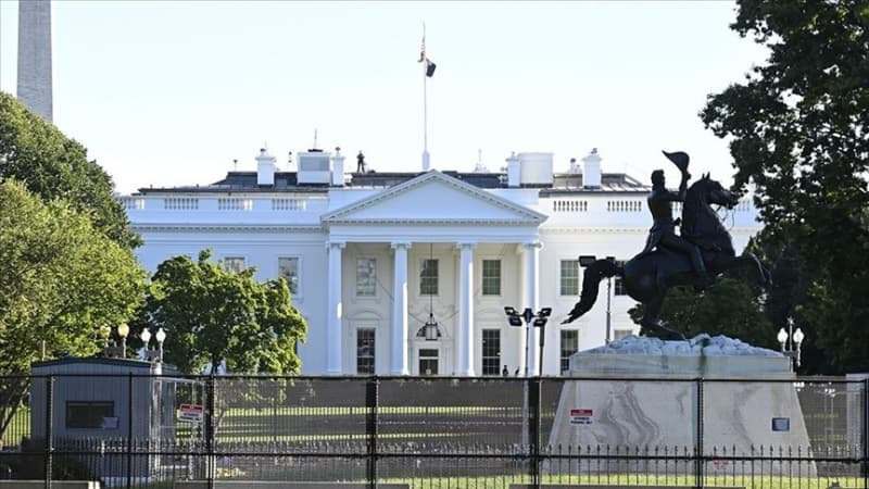 White House pauses federal grants and loans
