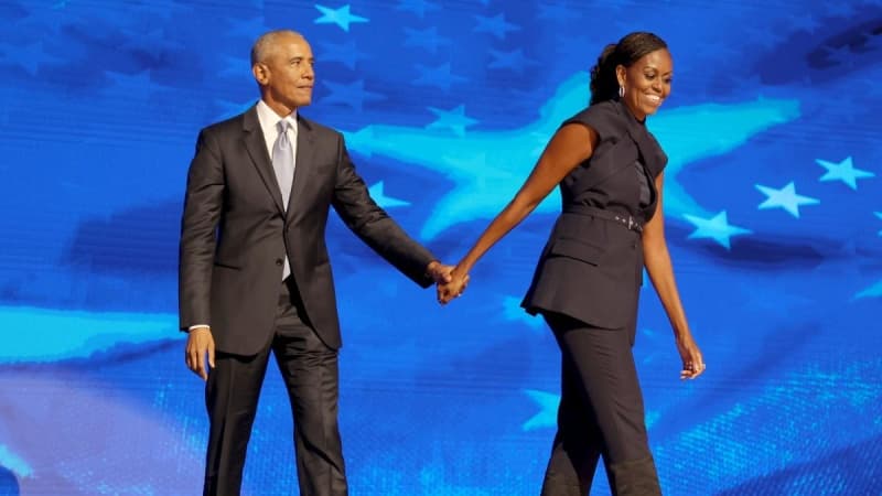 Michelle Obama shows united front with Barack amid divorce rumors