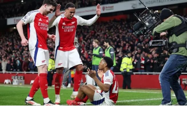 Arsenal thrash Man City to boost title challenge, Man Utd lose to Palace, Spurs end losing streak