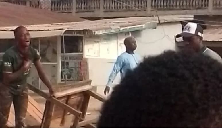 BREAKING: Gunshots, chaos as APC, PDP thugs clash over control of Osun LG secretariats