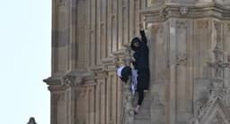 Man arrested after scaling London’s Big Ben with Palestinian flag