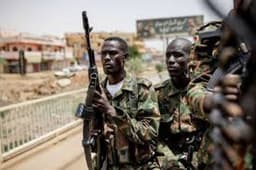 Sudan army accused of killing hundreds in airstrike on Darfur market