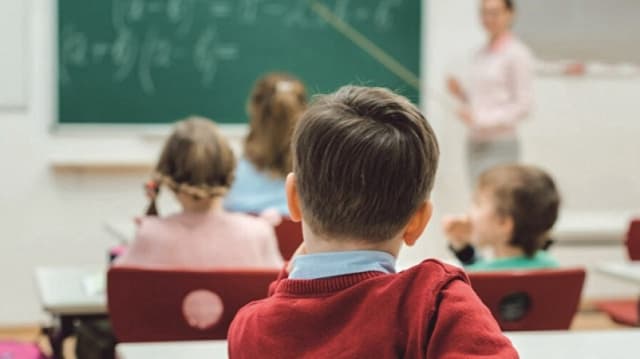 Germany considers school lessons to prepare students for crisis and war situations