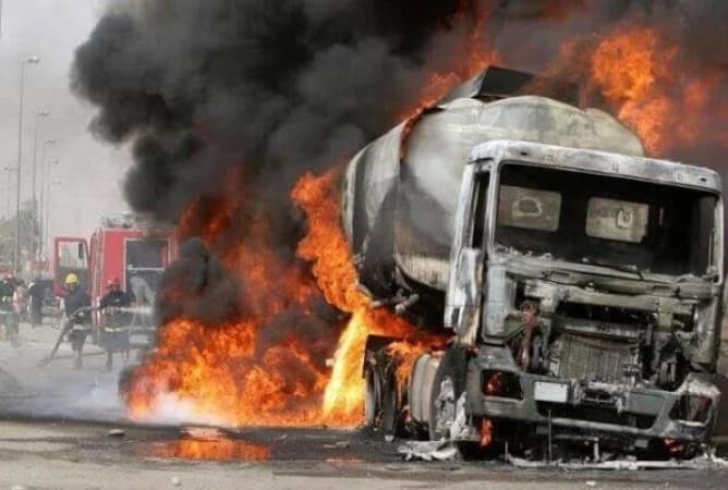 Happening Now: Lagos-Ibadan Expressway blocked as tanker crashes