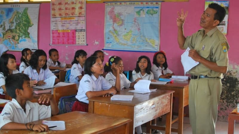 Mass food poisonings cast shadow over Indonesia's free school meals