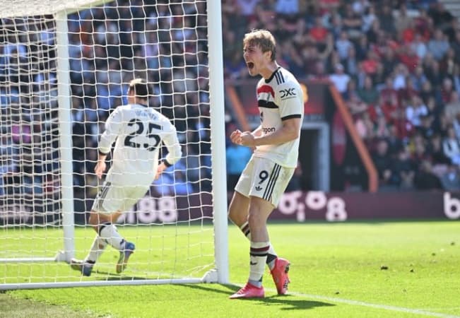 Late goal rescues Man Utd at Bournemouth