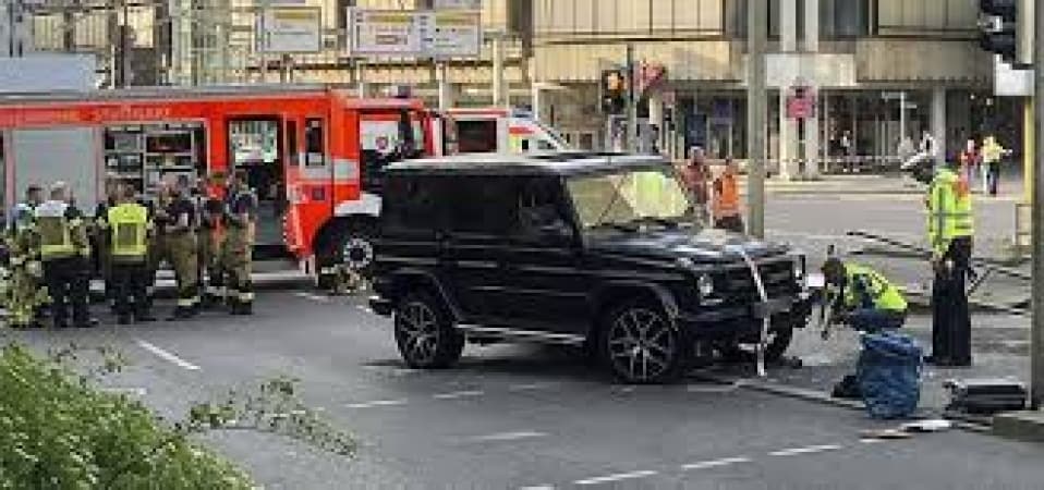 Vehicle crashes into crowd in Stuttgart, Germany; 8 injured