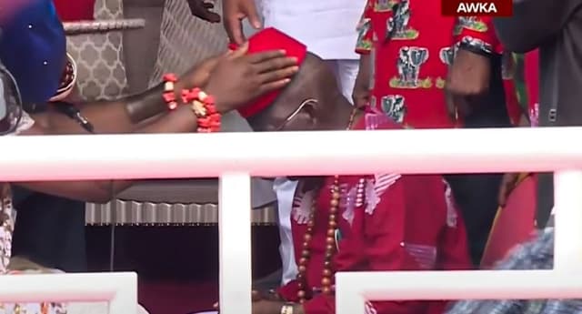  Anambra traditional rulers confer ?Dike Si Mba? title on Tinubu