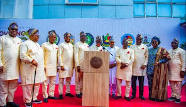 Mass defections: PDP govs in emergency talks with party bigwigs
