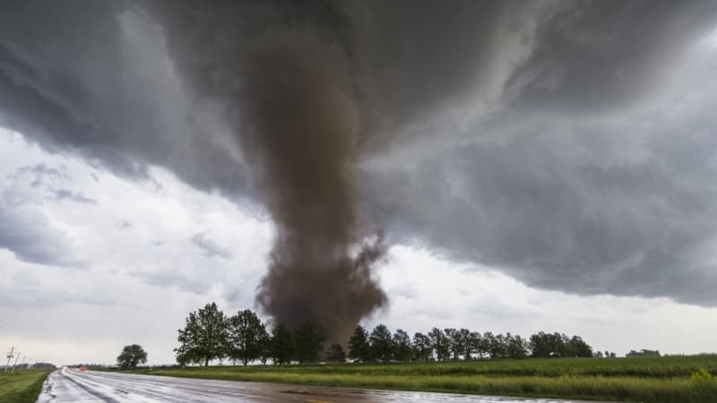 Twenty One dead after tornadoes tear through US states