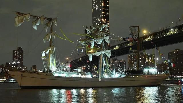 Many injured as navy ship crashes into Brooklyn Bridge in US
