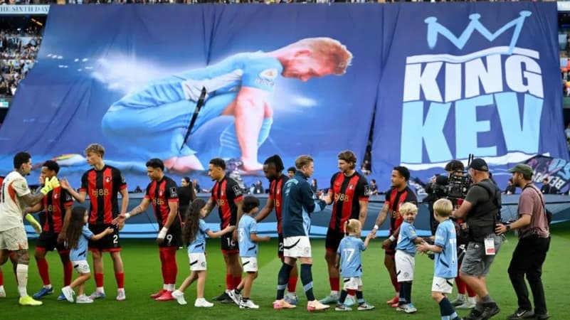 Kevin de Bruyne: Man City 'genius' bids farewell at Etihad Stadium