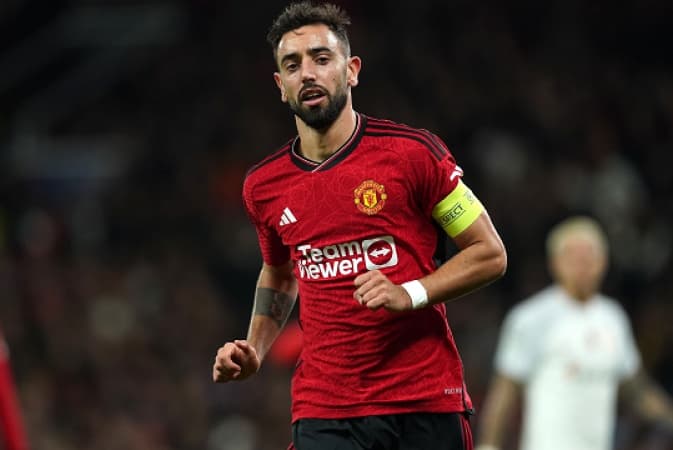 Fernandes offers to leave Man Utd to help club rebuild