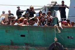 Over 400 Rohingya feared drowned in two shipwrecks off Myanmar coast: UN