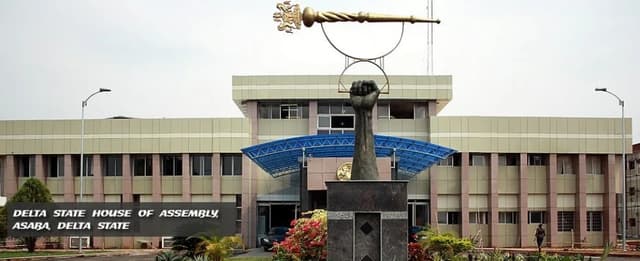 Policemen stop journalists from covering Delta gov’s address to lawmakers