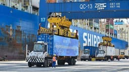 Tariffs prompt record plunge in US imports