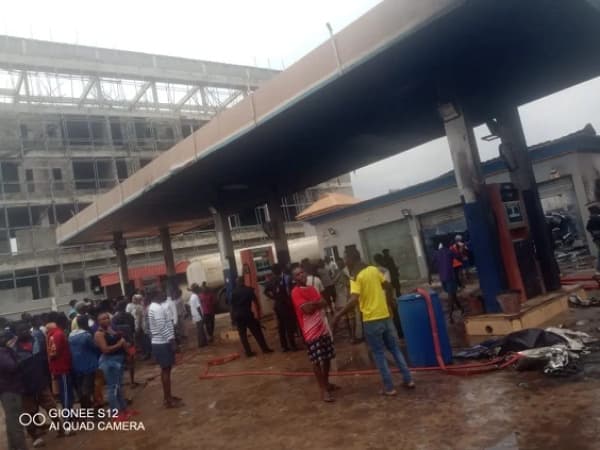 Panic as fire razes fuel station in Lagos