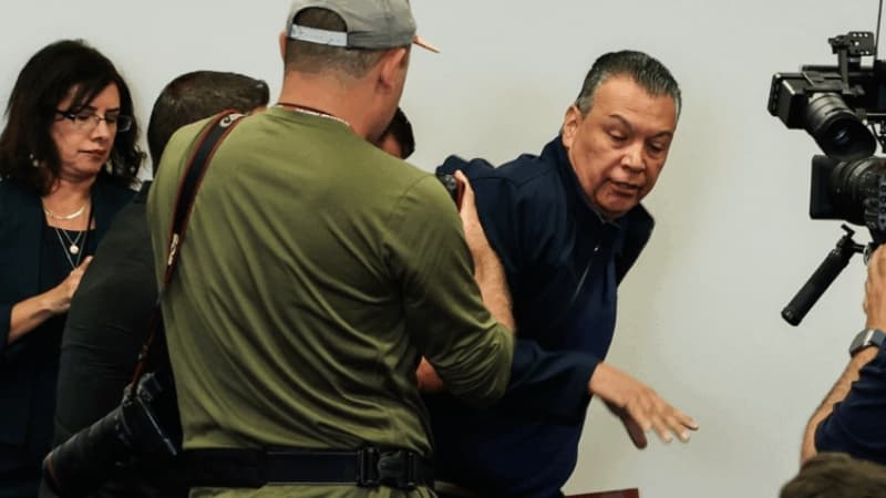 US Senator handcuffed and forcibly removed from news conference