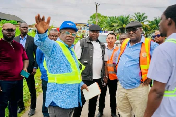 Umahi sad over slow pace of work on Enugu-Onitsha Expressway
