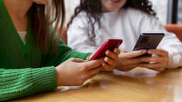 Social media now main source of news in US, research suggests
