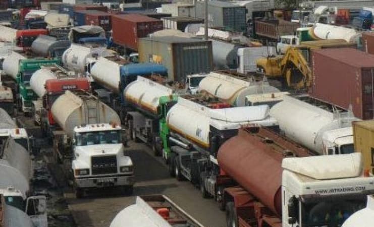 Truck drivers suspend strike as Lagos opens talks on N12,500 levy