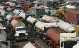 Truck drivers suspend strike as Lagos opens talks on N12,500 levy