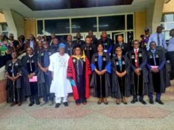 Teacher commits grammatical errors every 16 minutes, says professor