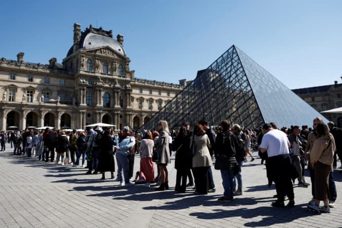 The Louvre, the world’s most-visited museum, shuts down to sound the alarm on mass tourism