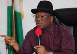 Umahi apologises to Tinubu, Nigerians over collapsed Lafia-Makurdi highway bridge