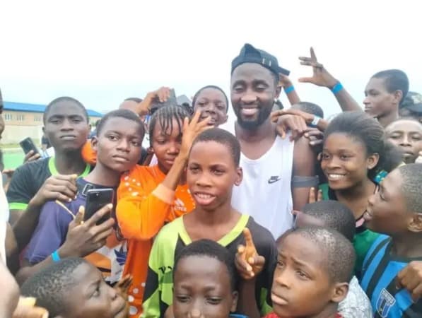 Super Eagles stars inspire kids at ?Maracana?