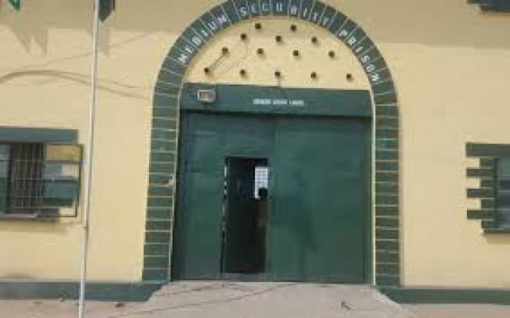 How convicted robbery inmate was caught processing visa while in Lagos prison