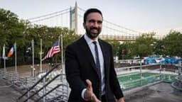 Left-wing democrat stuns former governor in NY mayor primary