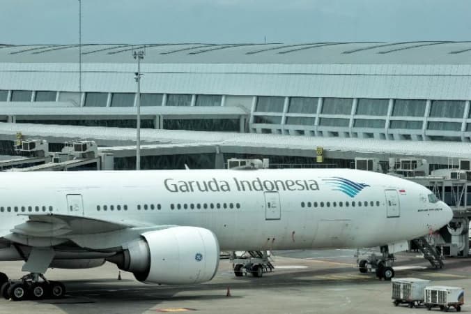 Entire flight crew suspended after search for passenger’s stolen phone