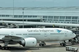 Entire flight crew suspended after search for passenger’s stolen phone