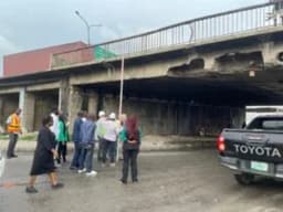 FG raises the alarm over Carter Bridge, says damage below water frightening