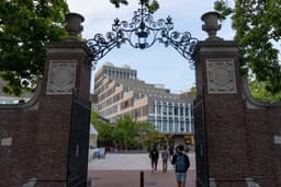 Harvard staff warn international students 
