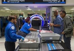 TRAVEL WARNING United, Southwest, & passengers on other major US airlines warned over hoodies and T-shirts that trigger TSA alarms
