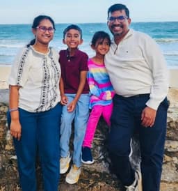 Family of 4 dies in car crash while on vacation in US