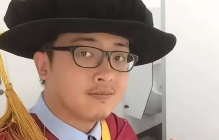 PhD holder becomes food delivery worker after failing to find suitable job