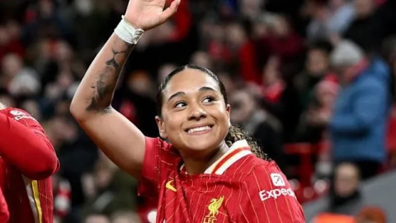 Arsenal agree world record £1m fee with Liverpool for Smith