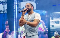 Disappointment as Drake’s final Wireless show ends after 40 minutes